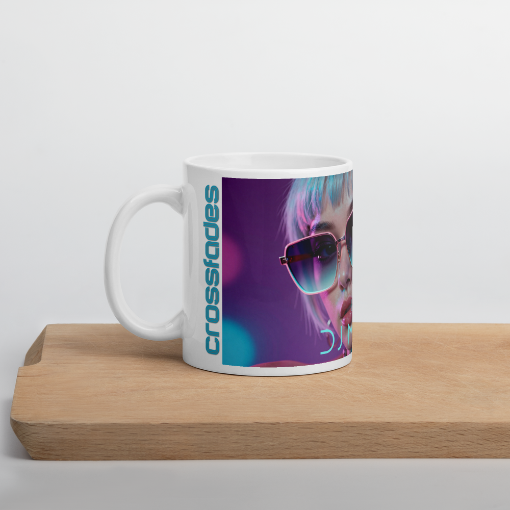 Weiße, glänzende Tasse