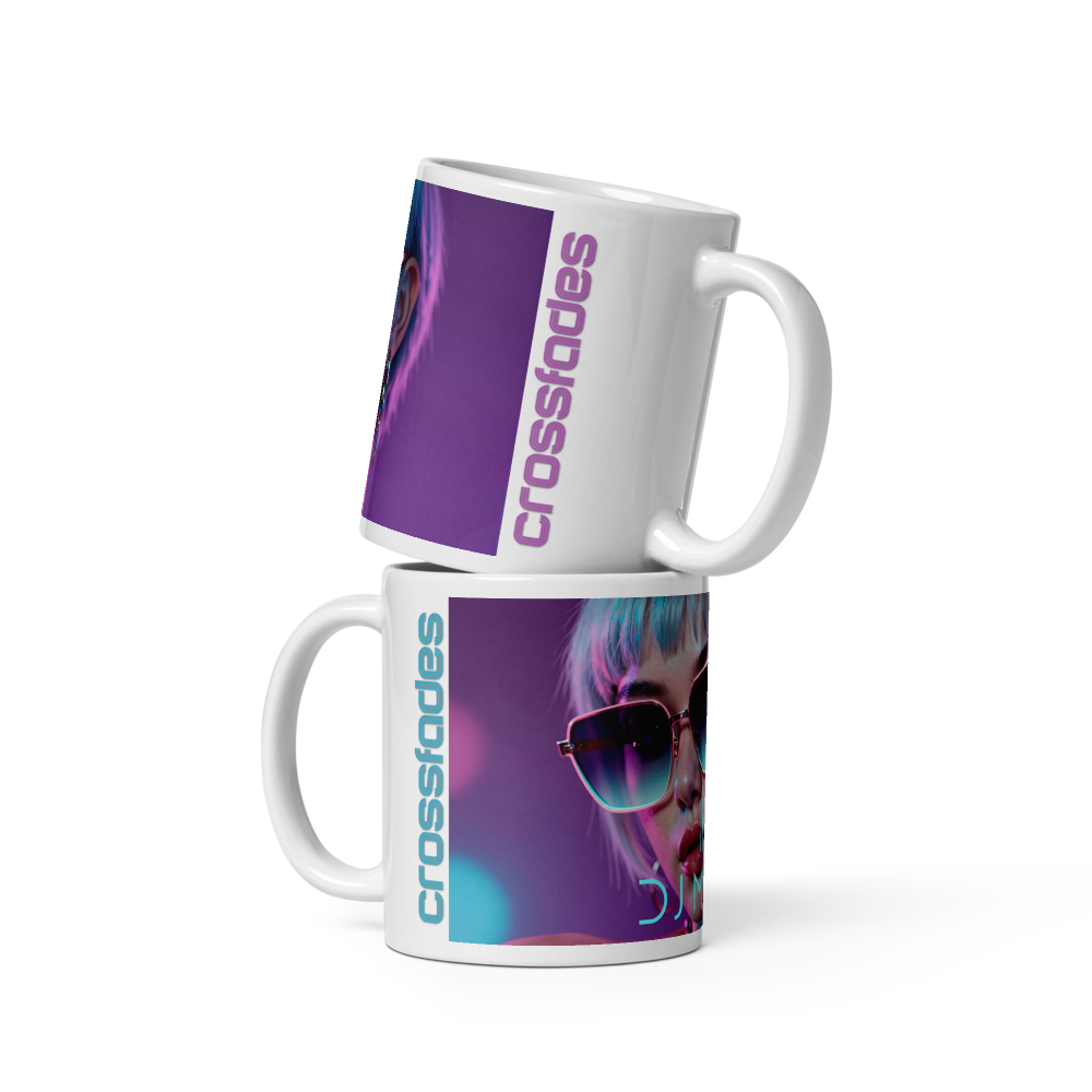 Weiße, glänzende Tasse
