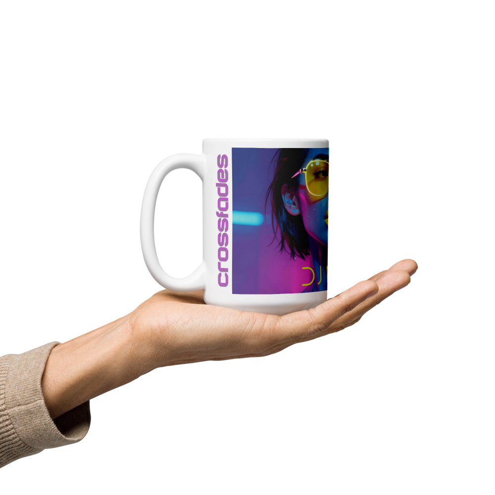 Weiße, glänzende Tasse